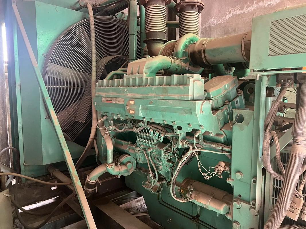 880kW康明斯發(fā)電機(jī)組 強(qiáng)勁動(dòng)力與高效能源解決方案